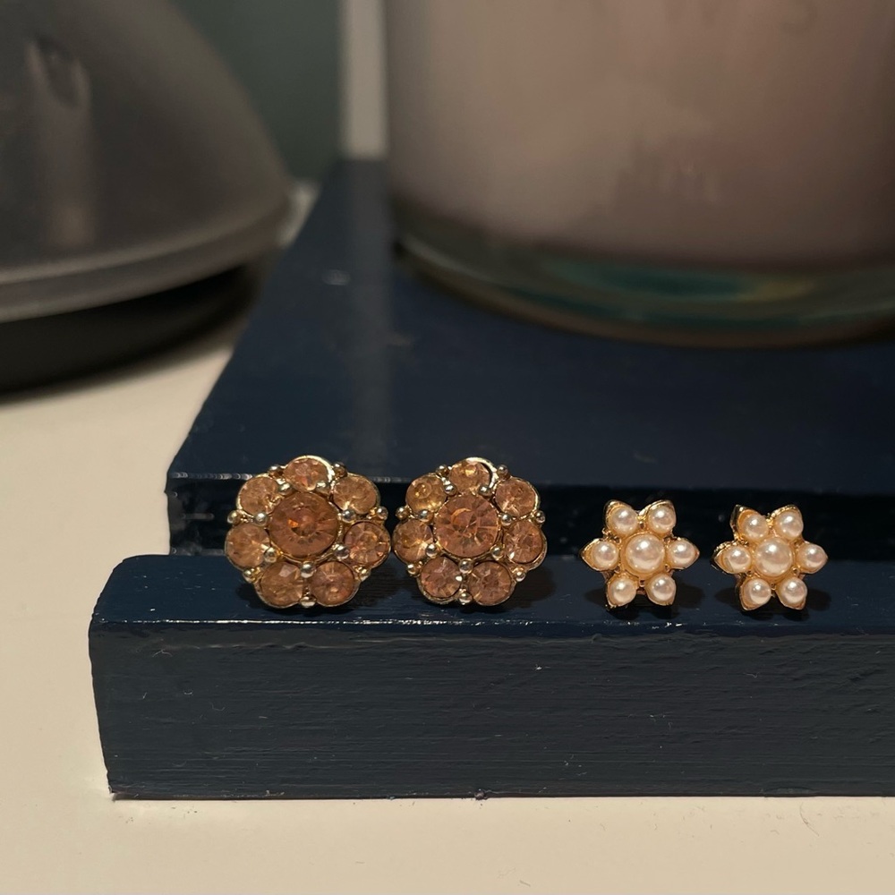Two Pairs “Flower” Stud Earrings - Picture 5 of 5